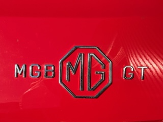 MGB GT ROUGE